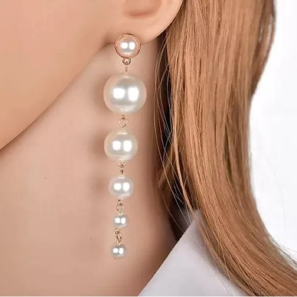 Pearl Earrings (clip-on)
(New) - Picture 4 of 10
